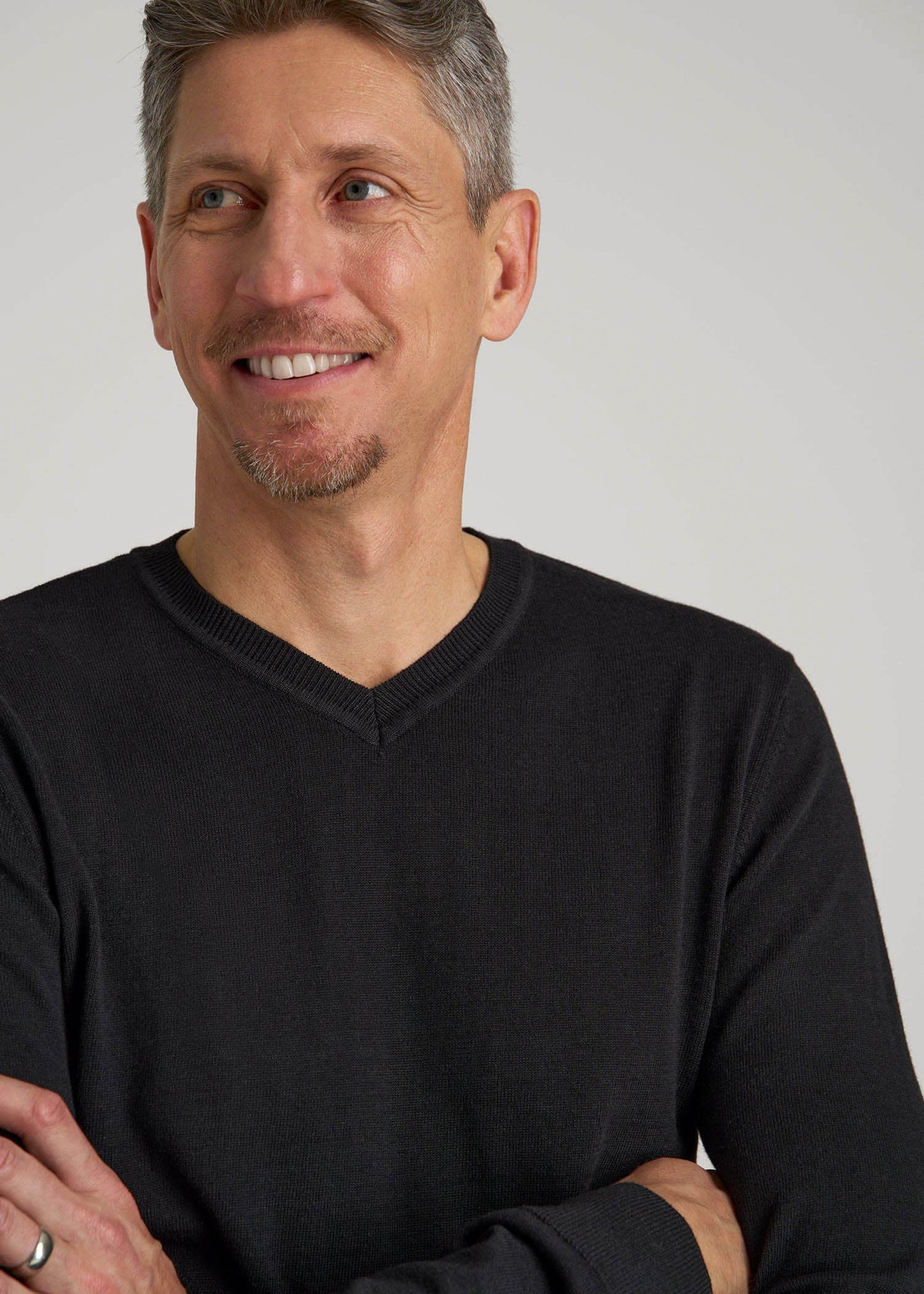 Everyday V-Neck Sweater for Tall Men in Black