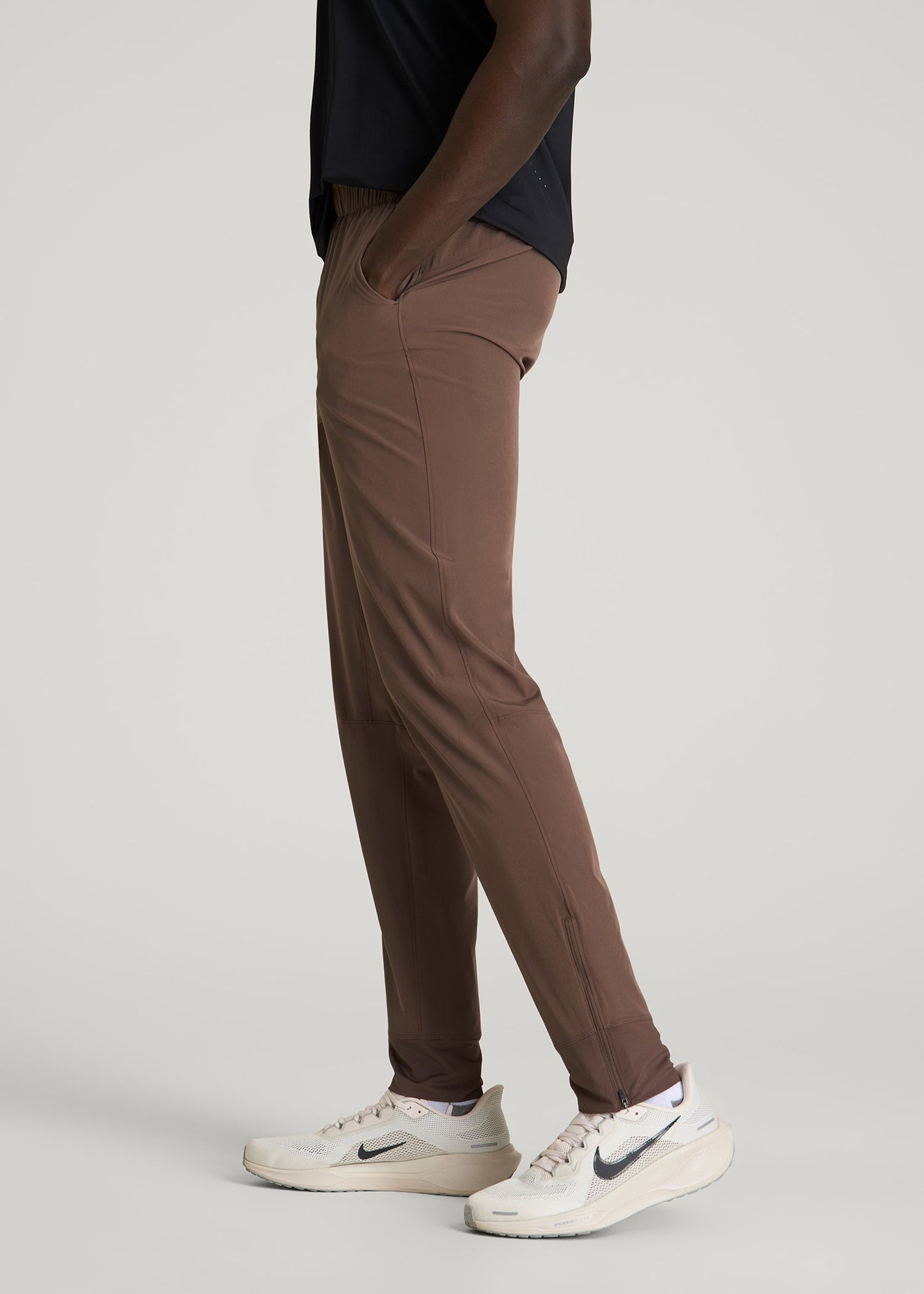 Featherweight Perforated Training Jogger in Coffee Quartz