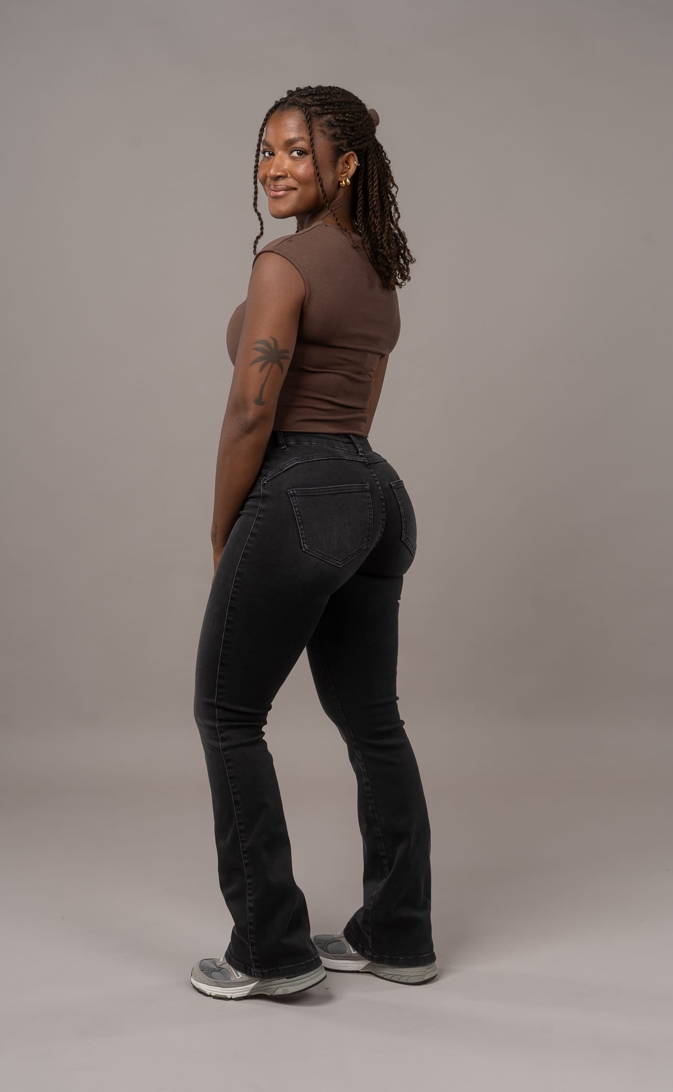 Womens Flared Mid Waisted Fitjeans - Worn Black