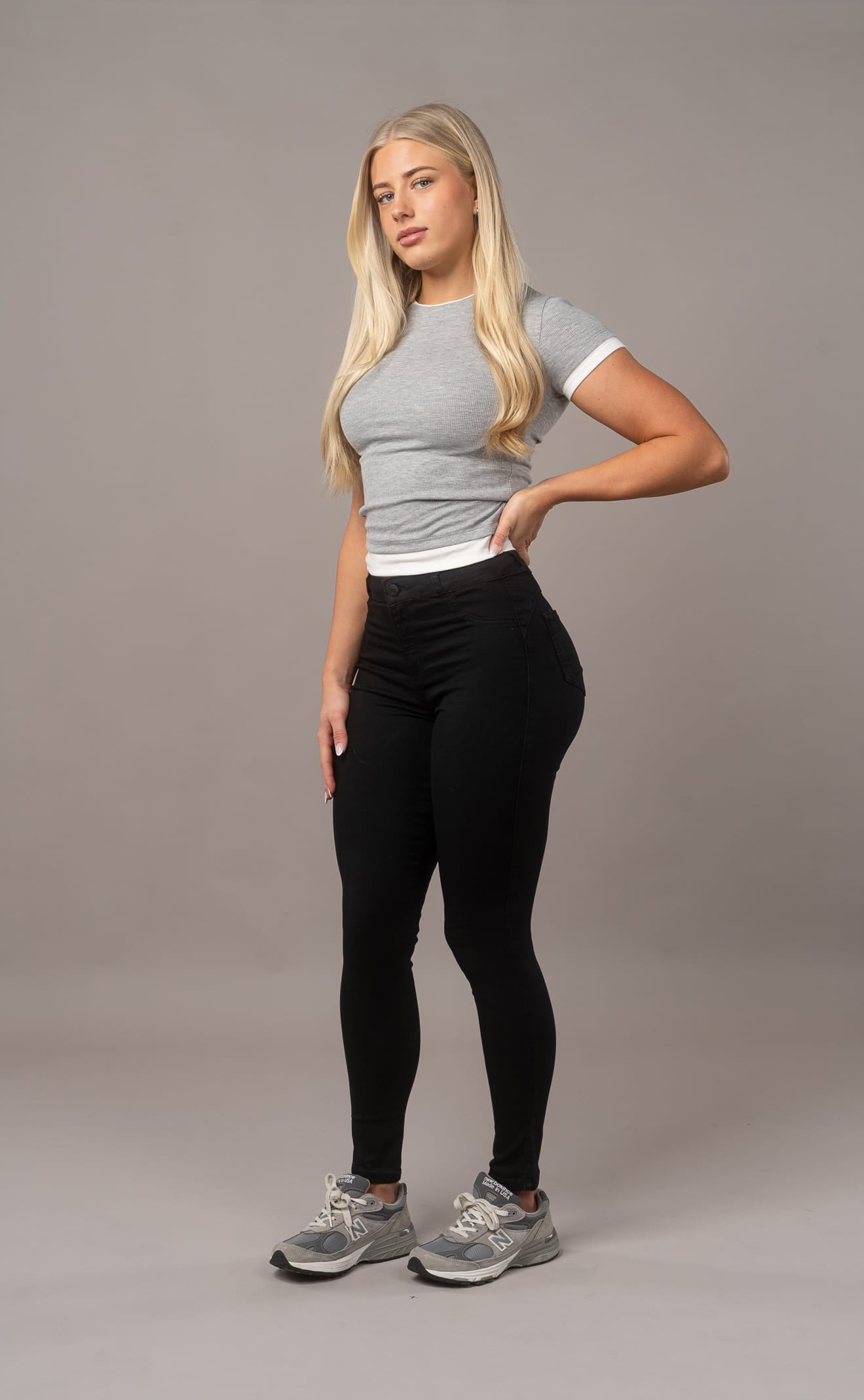 Womens Contour Mid Waisted Fitjeans - Black