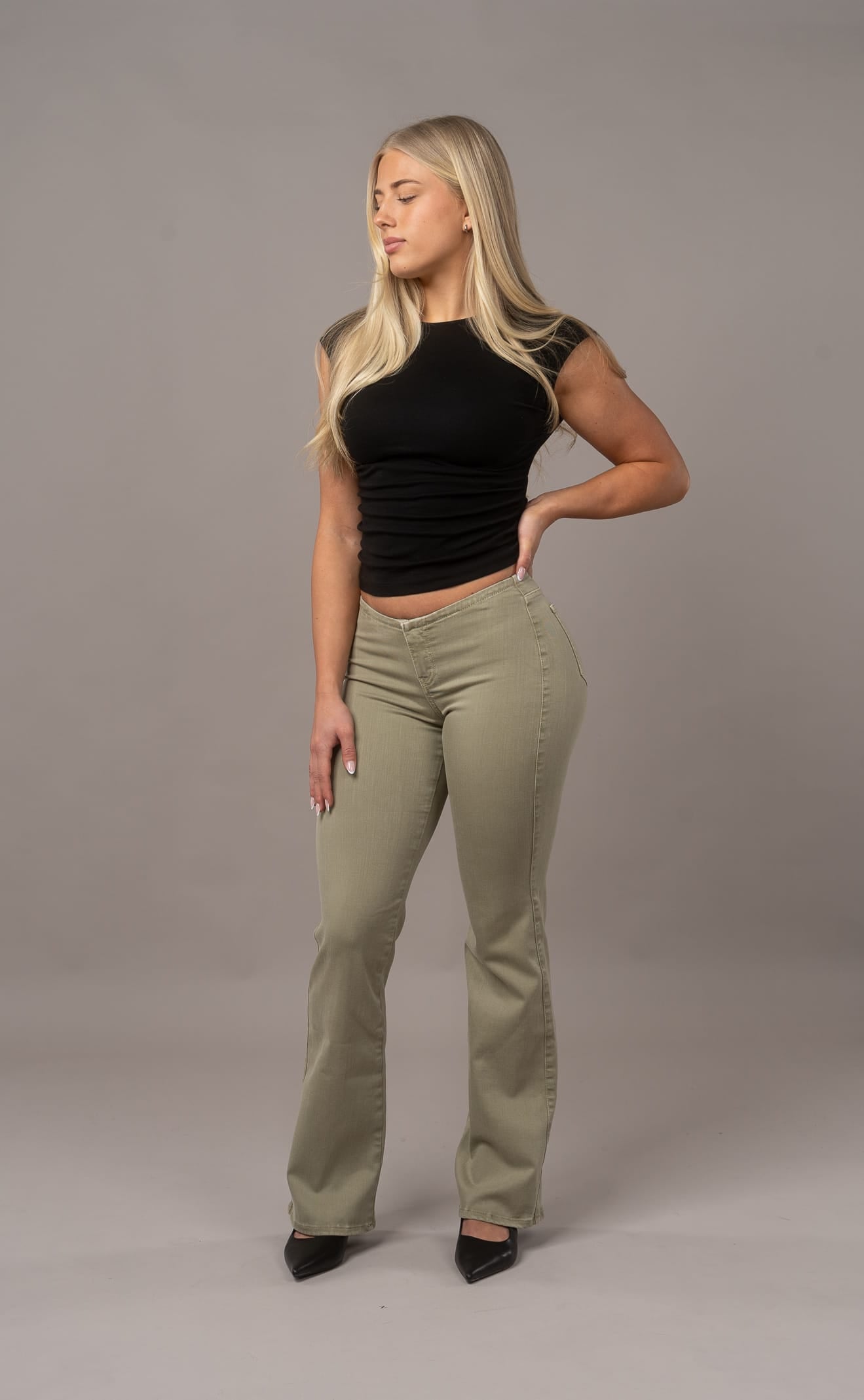 Bare Low Waisted Flared Fitjeans - Khaki