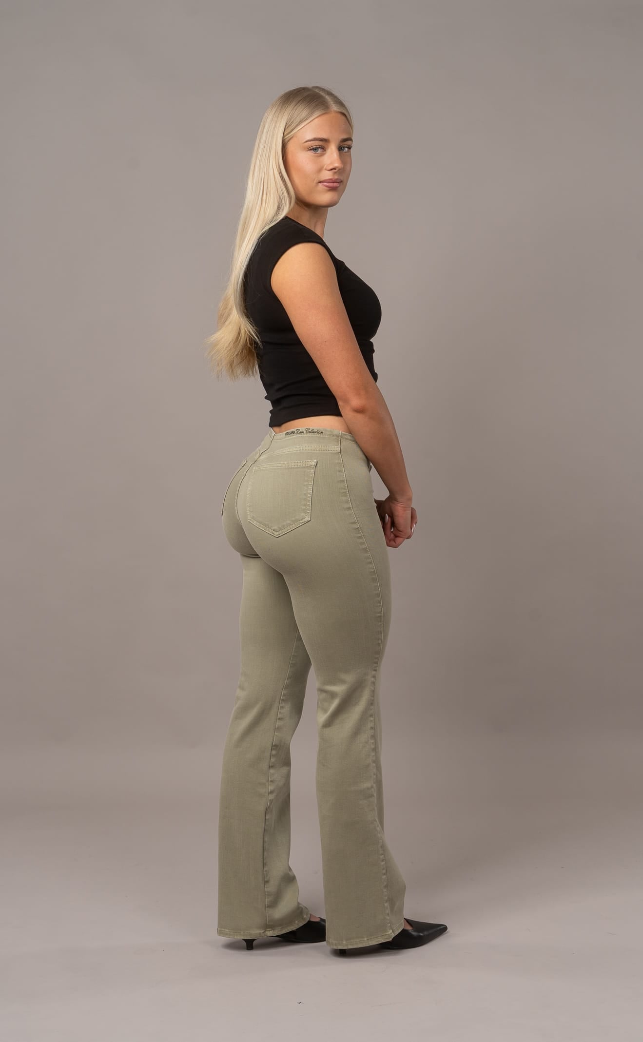 Bare Low Waisted Flared Fitjeans - Khaki