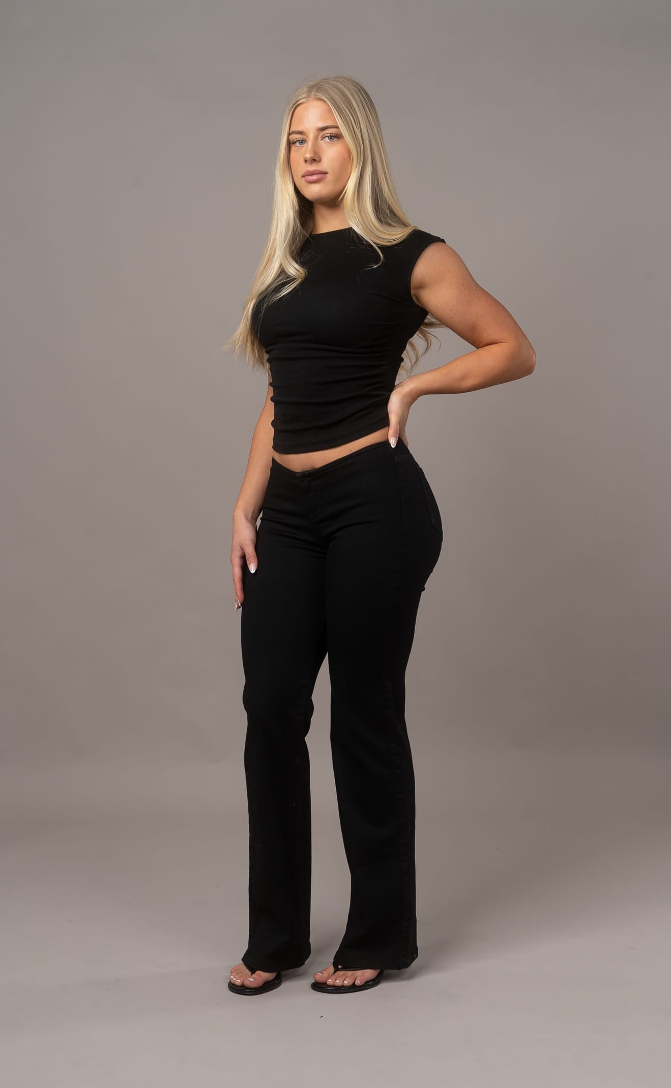 Bare Low Waisted Flared Fitjeans - Black