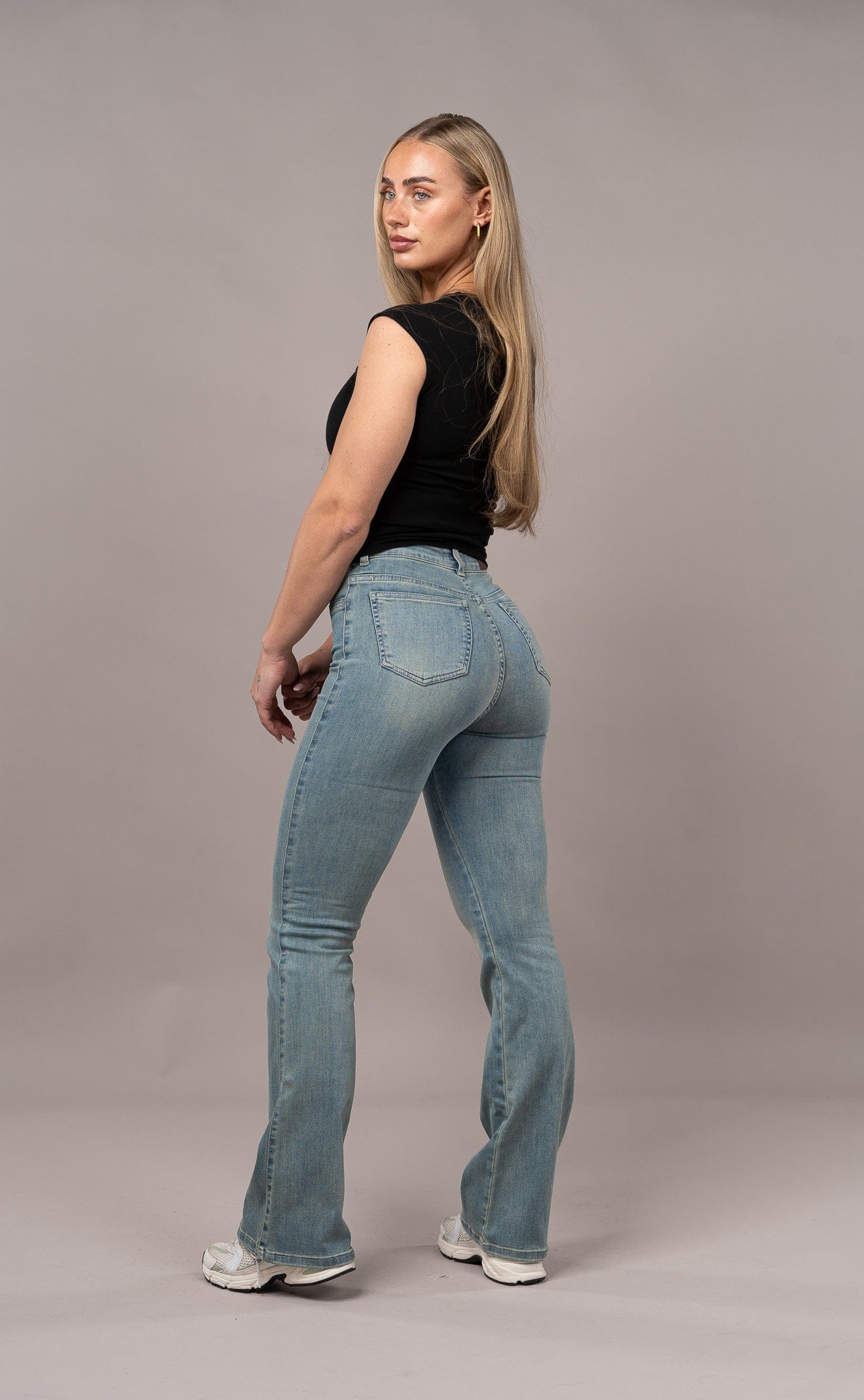 Womens Flared Fitjeans - Distorted Blue