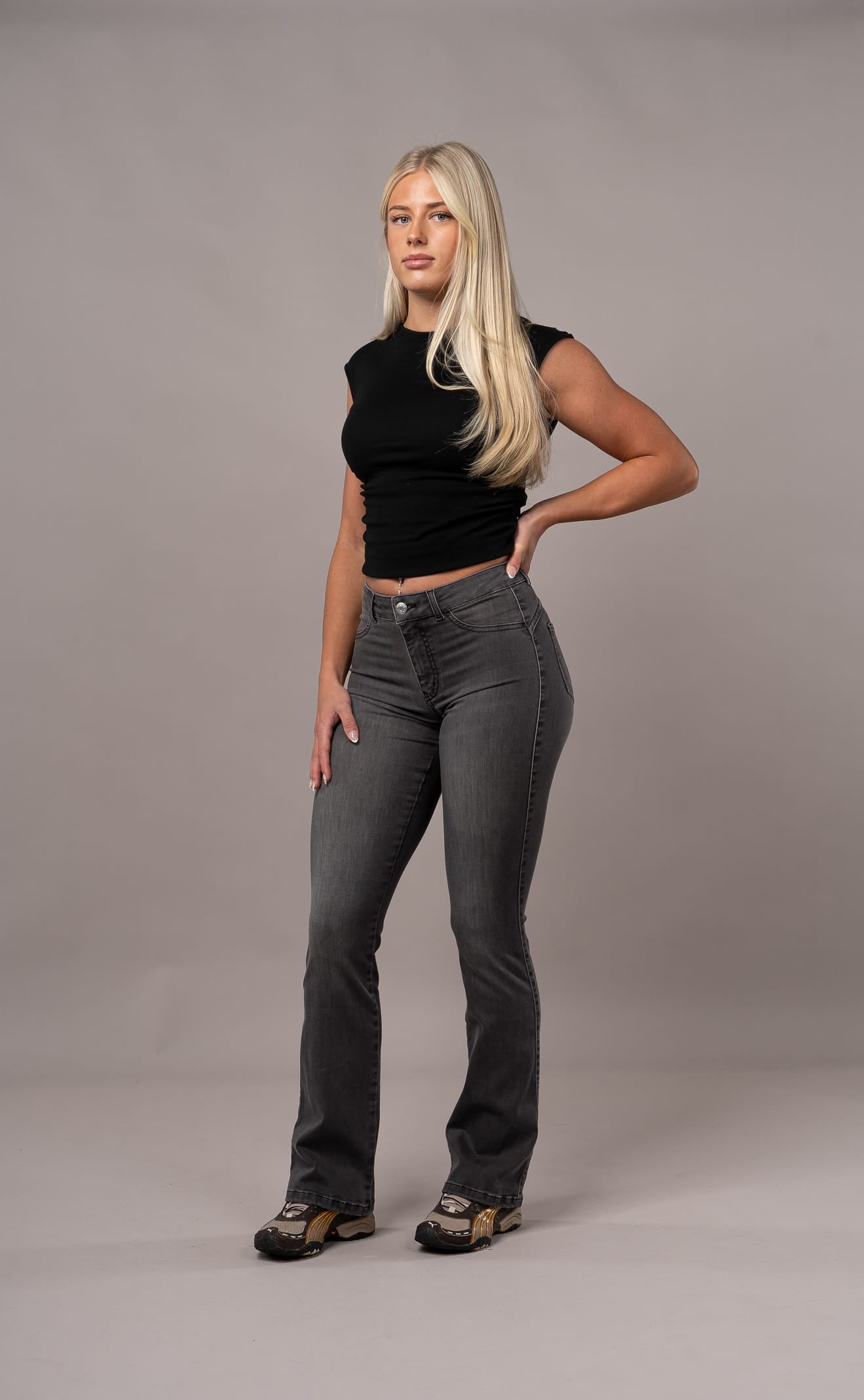 Womens Flared Mid Waisted Fitjeans - Grey