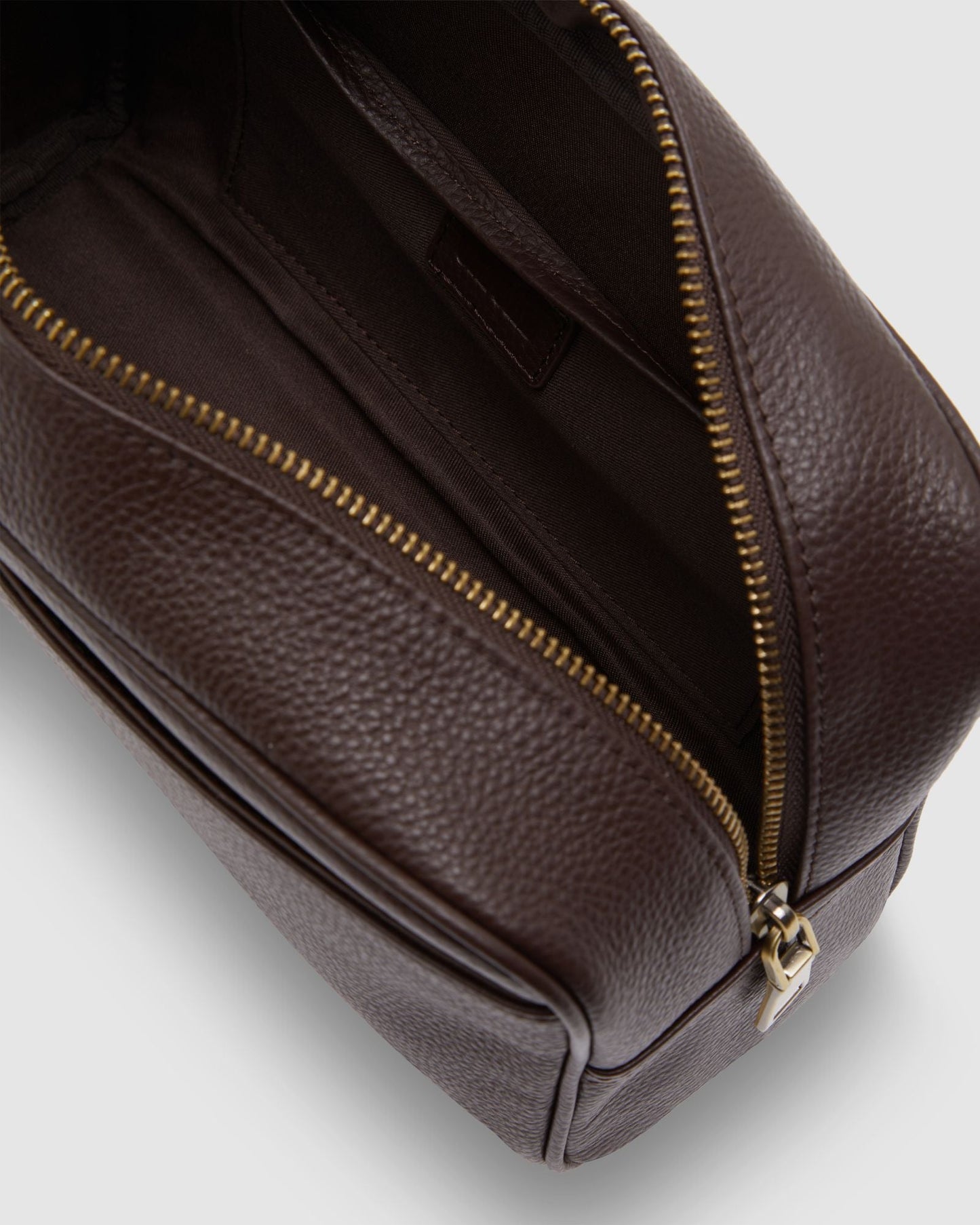 Royce Leather Wash Bag