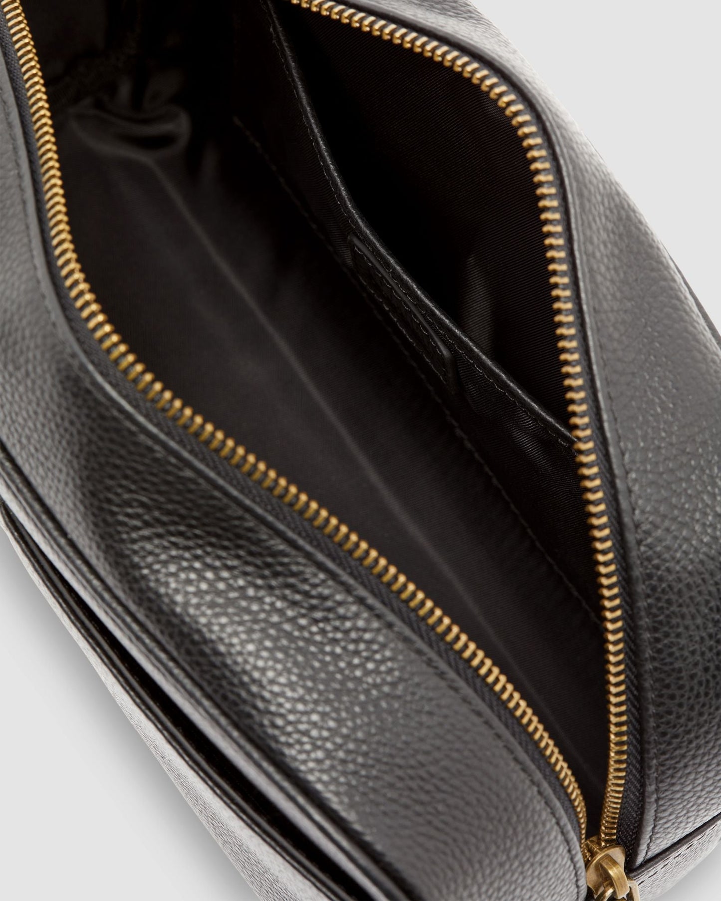 Royce Leather Wash Bag