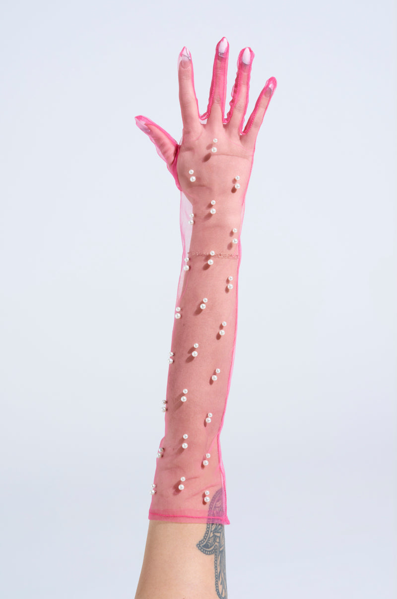 ALL THE VIBES PEARL GLOVES IN PINK