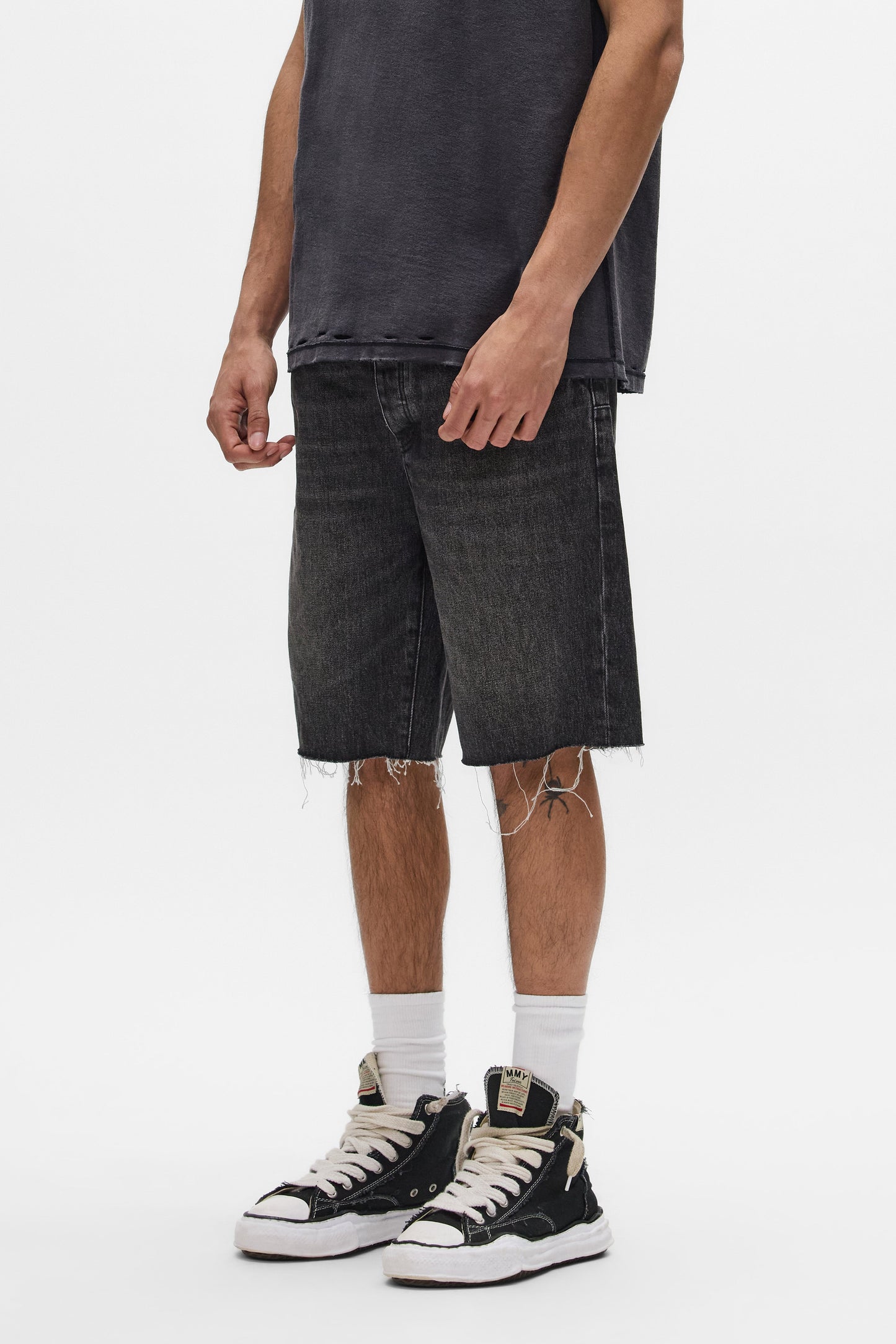 P059 Kamari Short