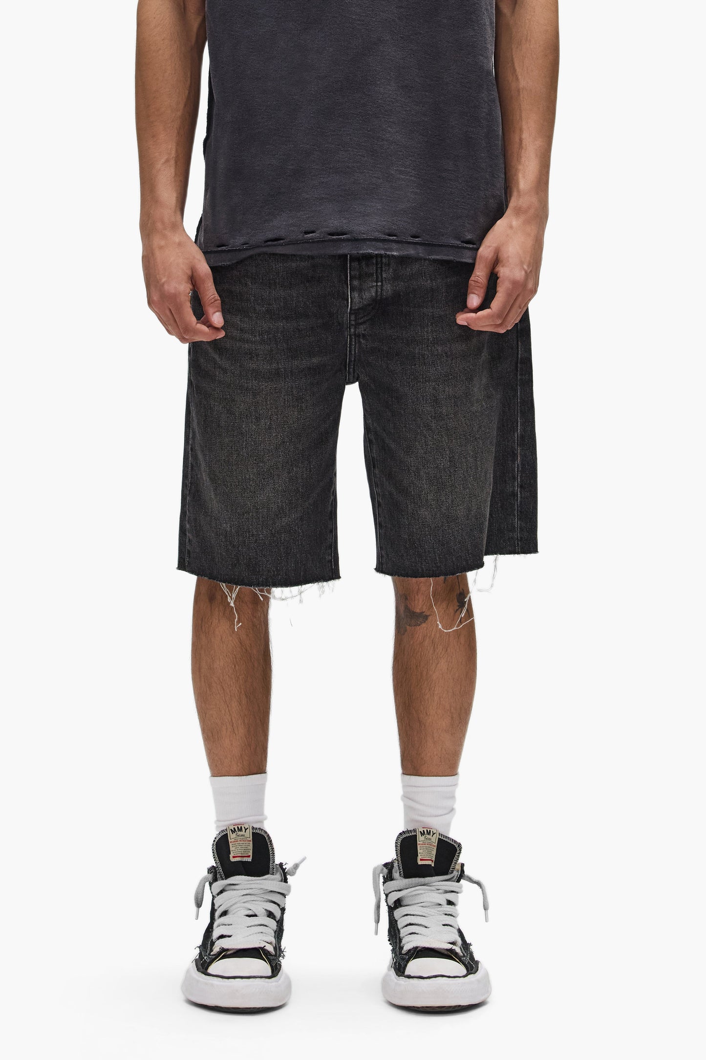 P059 Kamari Short