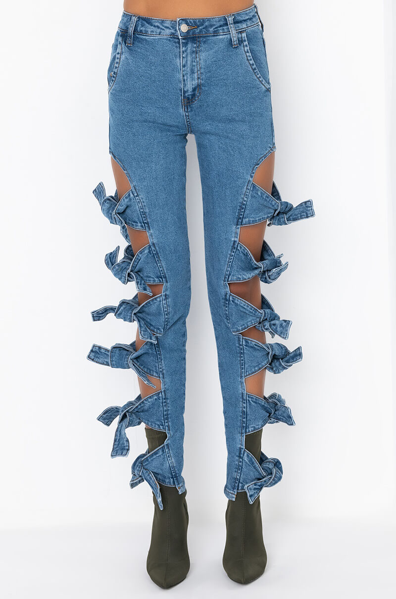 ALL AROUND ME SKINNY JEANS
