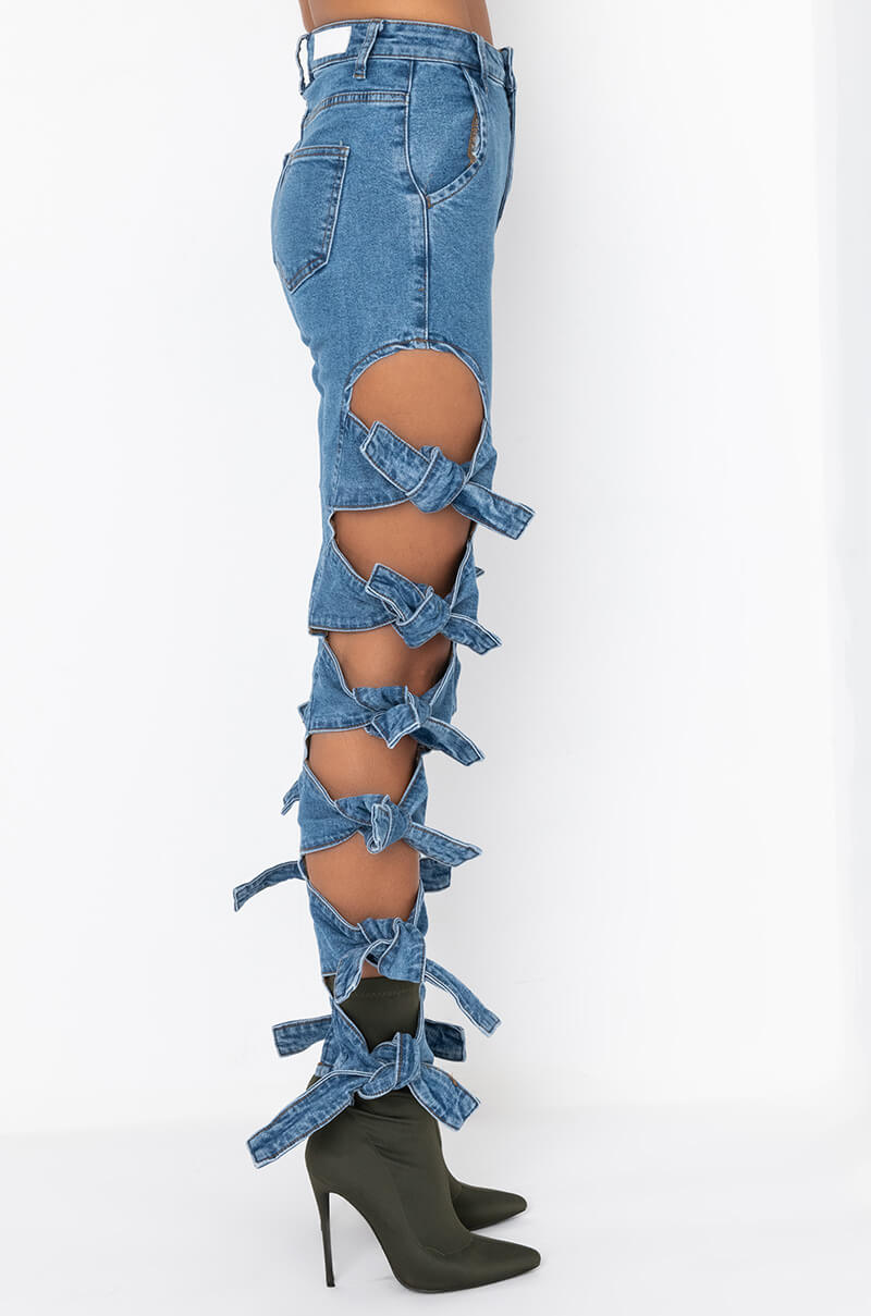 ALL AROUND ME SKINNY JEANS