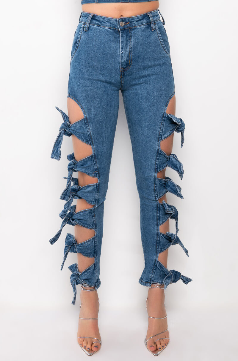 ALL AROUND ME SKINNY JEANS