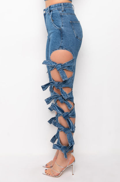 ALL AROUND ME SKINNY JEANS
