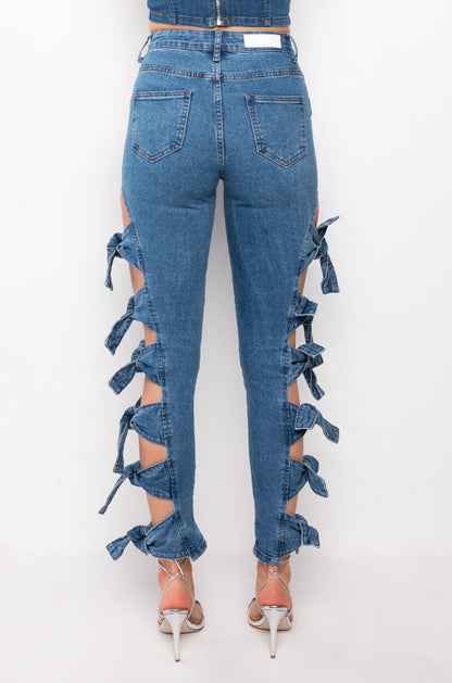 ALL AROUND ME SKINNY JEANS