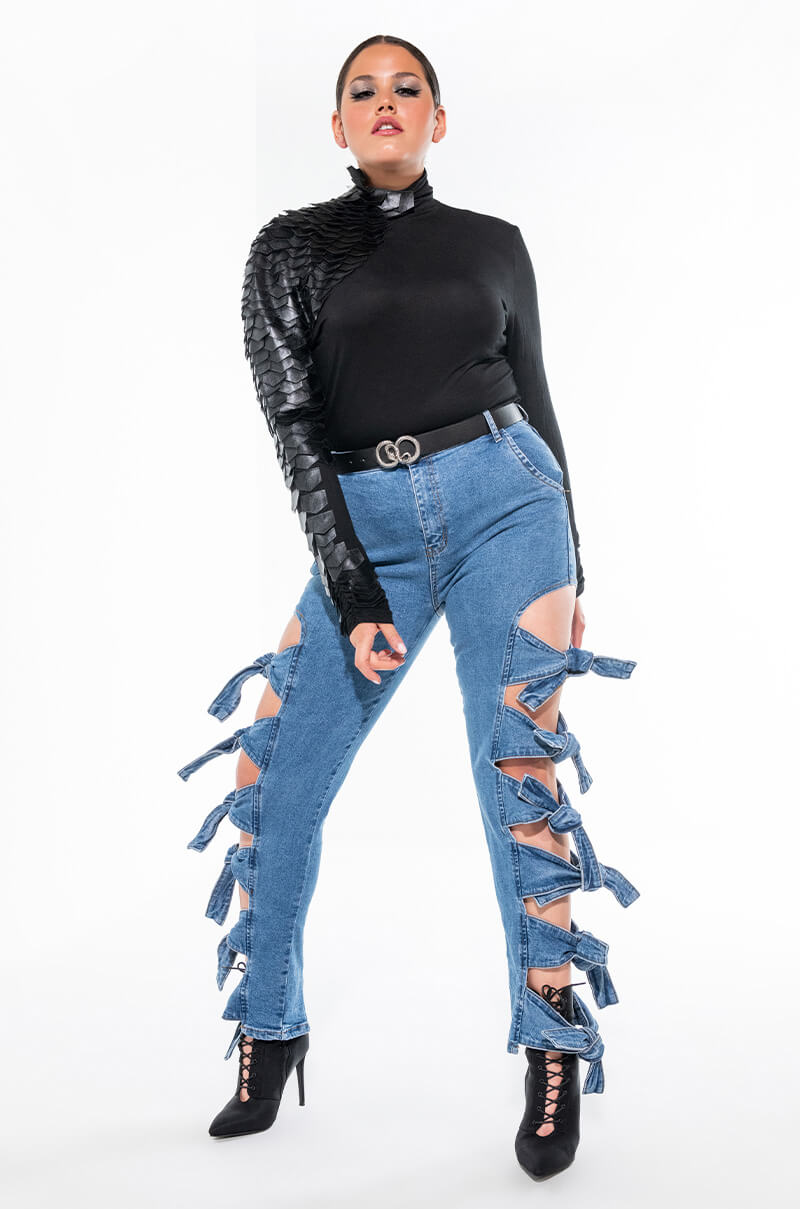 ALL AROUND ME SKINNY JEANS
